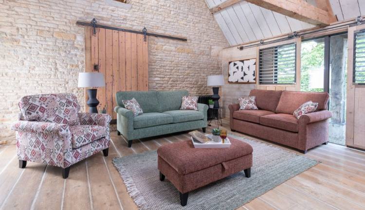 Cosy legged ottoman in 4784