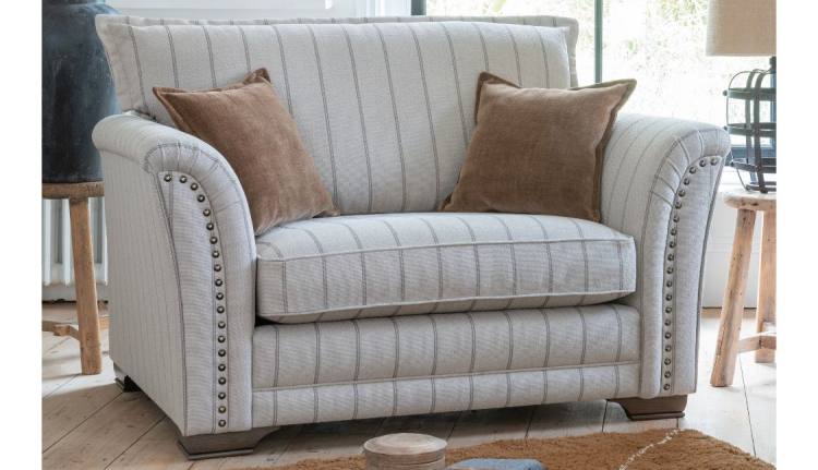 Alstons Evesham snuggler in fabric 4555, scatters in 4628