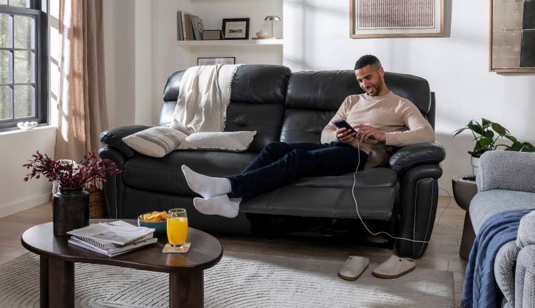 The La-Z-Boy Baxter sofa and recliner collection